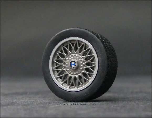 1:18 BMW E30 M3 Rim Size